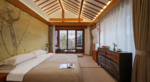 Lijiang Lanrun Homestay (Mufu Area, South Gate of Lijiang Old Town), Забронировать Отель Бизнес-отели Лицзян, рядом с Улица Сквер-стрит Древнего города Даянь, 4* 5*