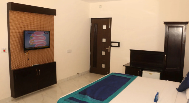 Oyo 1217 Near Clock Tower, Book Hotel Ludhiana Punjab