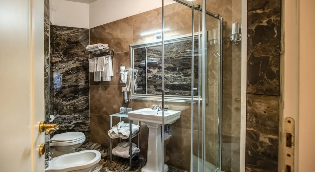 Номер Superior Relais Fontana Di Trevi Hotel