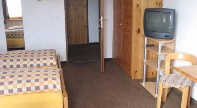 Hotel Gravas, Varaa Hotelli Vella Surselva