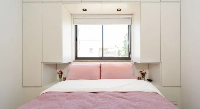 Четырёхместные апартаменты с балконом Stylish Apartment with Cozy Vibes by Sea N Rent