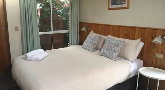 Railway Motel Myrtleford, Book Motel  