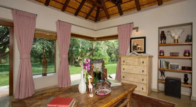 Люкс с балконом Khaya Ndlovu Safari Manor