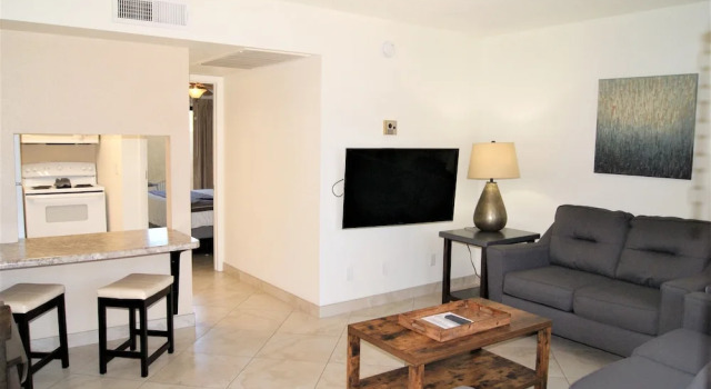 Апартаменты 103 Fully Furnished 1BR Suite-Prime Location! by RedAwning