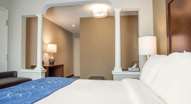 Люкс Comfort Suites West Warwick - Providence