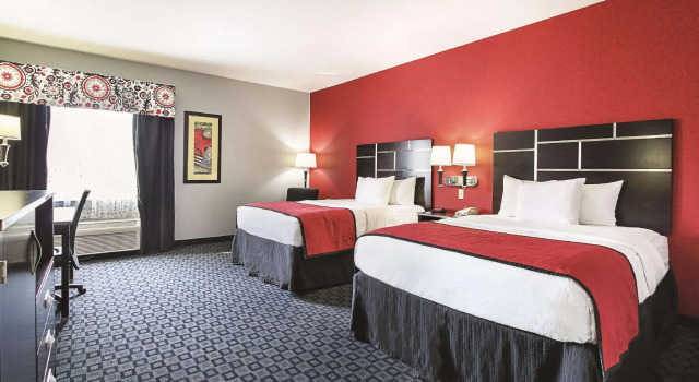 Четырёхместный номер Standard La Quinta Inn & Suites by Wyndham South Dallas - Hutchins
