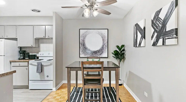 1BR Apt Near Shops in Lakeview