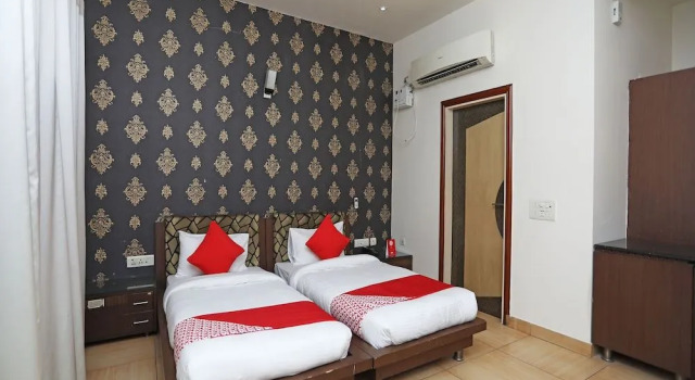 OYO 17257 Stay Inn, Забронировать Отель Гургаон 