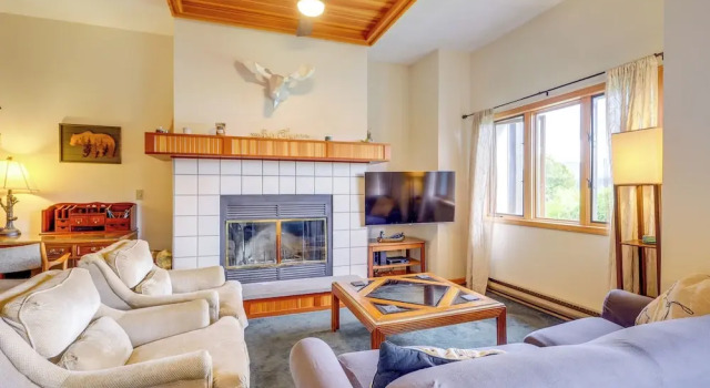 Lake Placid Condo w/ Patio - Walk to Beach!, Buchen Sie Ferienwohnung Lake Placid 