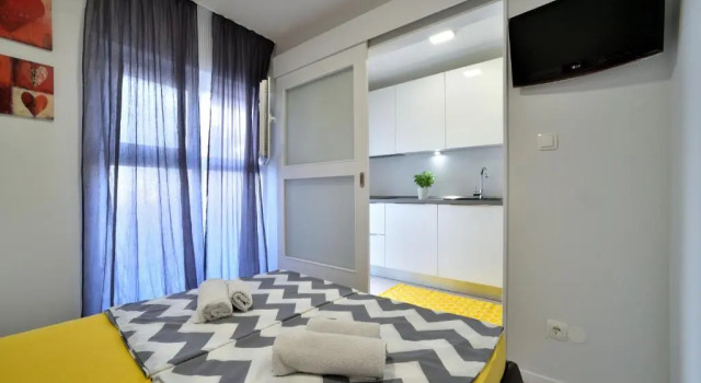 Apartment Lola, Prenota Appartamento Hotel a Croatian Islands con parcheggio, Parcheggio