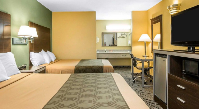 Четырёхместный номер Standard Econo Lodge Hesperia - Victorville I-15