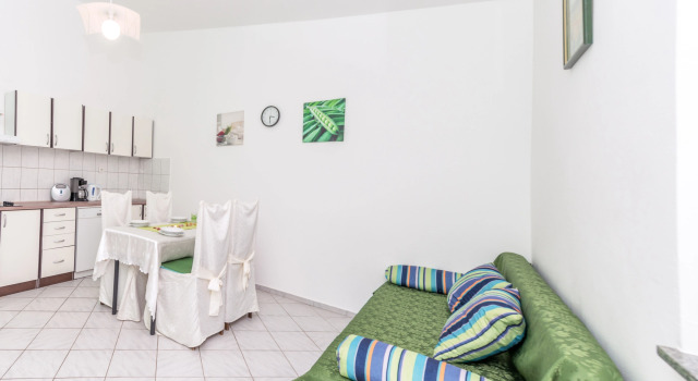 Silver Cherry Apartments