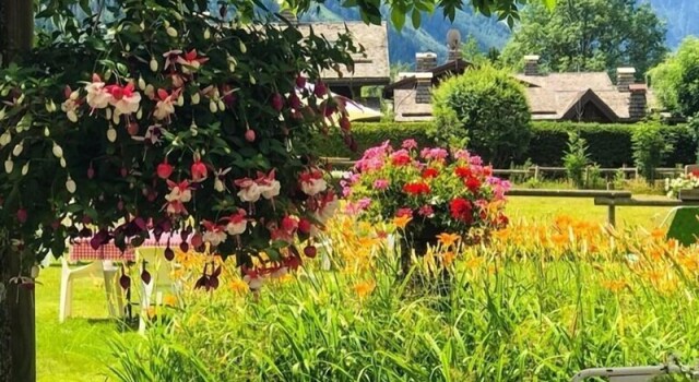 Hotel La Prairie, Book Hotel Hoteller i Rhône-Alps med parkering, Parkering