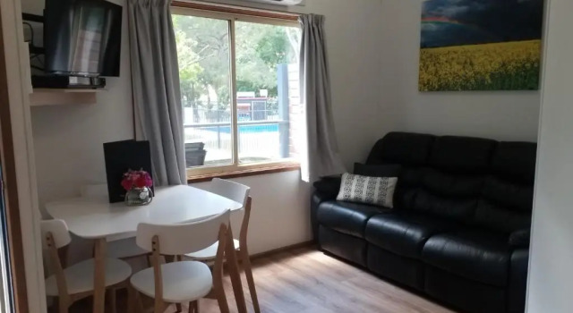 Двухместный семейный номер Standard с видом на бассейн Euroa Caravan Park