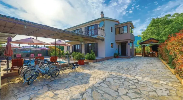 Вилла Mediterranean Stylish Villa with Pool in Kastel Stari