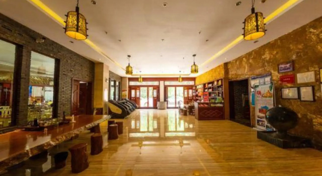 Maitreya Sanlong Hotel (Huquan Hot Spring Ecological Park Honghe Water Town Branch), Book Hotel Hoteller og overnatningssteder i Miyang, Hotel