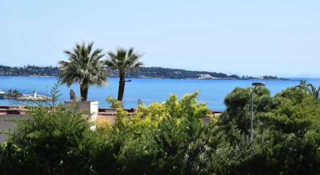 SEA VIEW - Splendid renovated 2 rooms - Golfe Juan, Забронировать Отель Гольф-Жуан Приморские Альпы