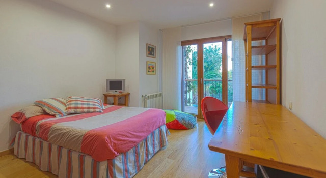 House With 4 Bedrooms in Sant Antoni de Portmany, With Wonderful Mount, Rezerwuj Hotel Hotele w Majorka z parkingiem, Parking