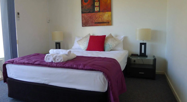 Santana Resort Surfers Paradise, Забронировать Курортный отель Серферс-Парадайс Голд-Кост, рядом с Florida Gardens Tram Station