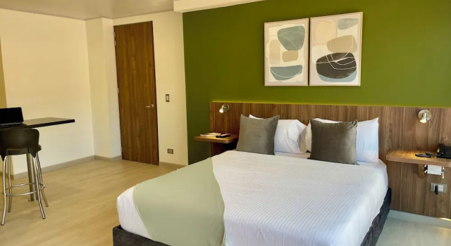 Двухместный номер Deluxe с балконом 122 Plaza Apartahotel