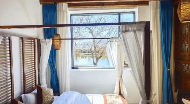 Люкс Shaxi Crescent Lake Homestay
