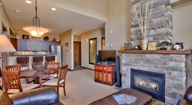 Stones Throw #17 By Bear Country, Buchen Sie Hotel Sun Peaks British Columbia