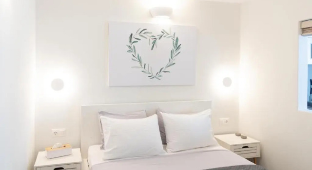 PHOS Brand New House with small Pool in Isterni, Rezervovat Hotel Isterni Paros