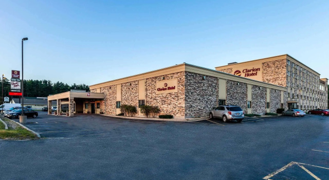 Номер Standard AmericInn & Suites by Wyndham Baraboo Event Center