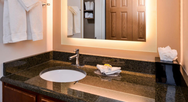 Двухместный люкс студия Staybridge Suites Indianapolis Downtown-Convention Center by IHG