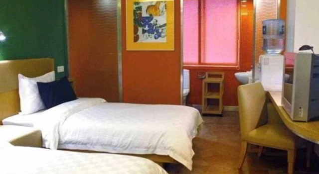 Liuhua Lake Garden Inn, Забронировать Отель Отели Гуанчжоу с парковкой, рядом с Международный рынок кожаных изделий Гуанчжоу Байюнь, Парковка