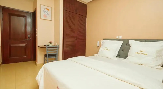 Hôtel TOMEDI, Rezervovat Hotel Hotely v Douala s parkováním, Parkování