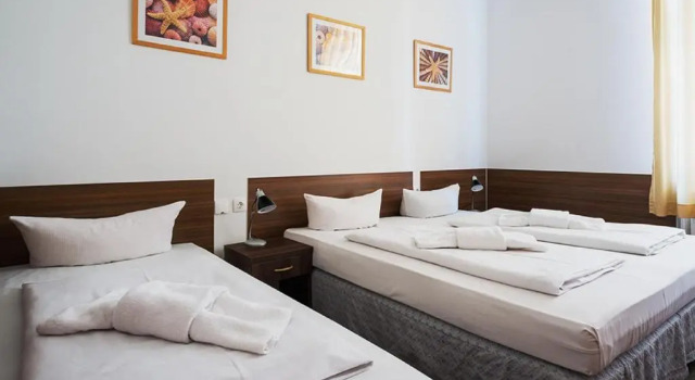 Трёхместный номер Standard Queens Park Hotel