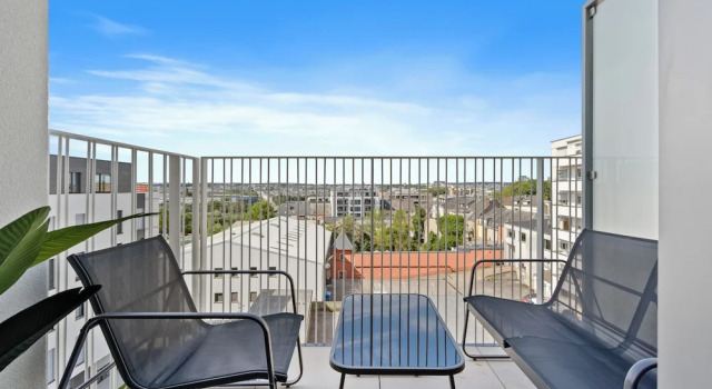 Апартаменты Stylish Luxurious Apt w Pool & Gym ID214