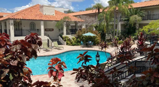 Кровать в общем номере Red Roof Inn PLUS & Suites Tampa - Busch Gardens