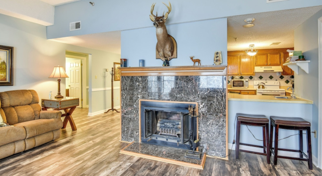 Апартаменты с 2 комнатами с балконом < 4 Mi to Sugar Mtn Resort: Condo w/ Indoor Pool!