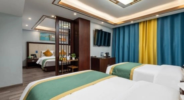 Трёхместный люкс Deluxe Huifeng Hotel