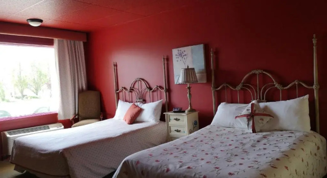 Четырёхместный номер Standard Hotellerie Jardins de Ville