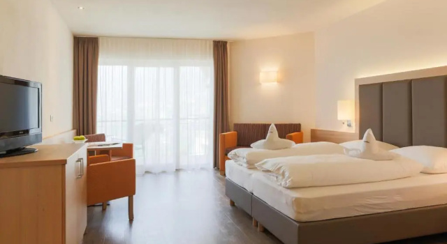Двухместный номер Standard с балконом и с видом на горы Astor Hotel