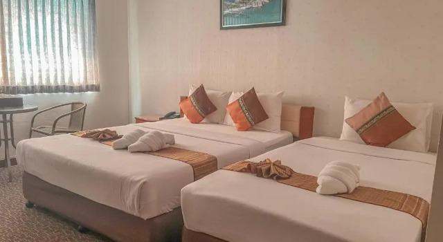 Трёхместный номер Deluxe Merlin Grand Hotel