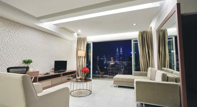 Regalia Residence @ KLCC View Sky Pool by MC