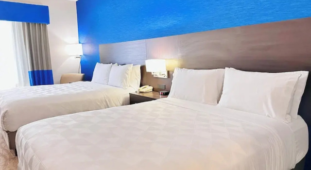 Четырёхместный номер Premium Holiday Inn Hotel & Suites Regina by IHG