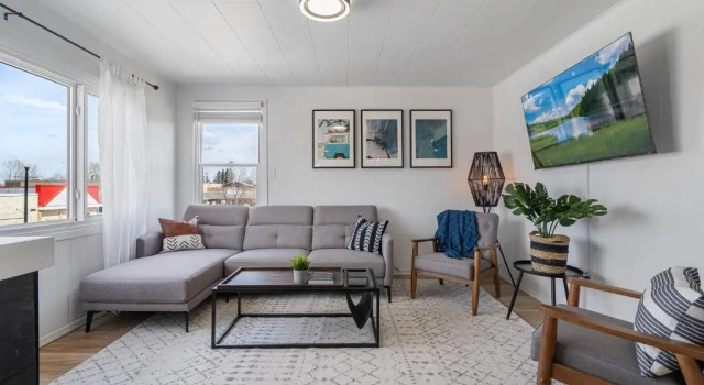 Апартаменты The Hidden Loft I 5-min Walk 2 Beach I DT I 55 TV