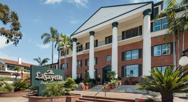 Lafayette Hotel & Club
