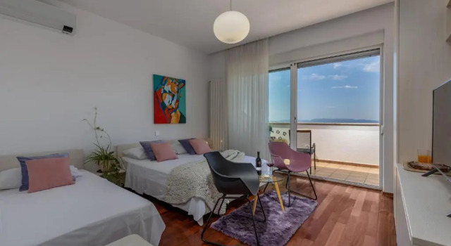 Terra Magica Deluxe Apartment OR Room with Private Parking, Terrace and Sea View