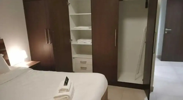 OYO HOME 1383 Luxury 1 BHK With Balcony, Забронировать Апартаменты/квартира Абу-Даби Эмират Абу-Даби, рядом с Masdar Institute of Science and Technology