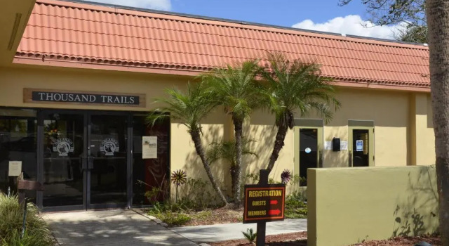 Orlando RV Resort, Buchen Sie Resort Hotels in Four Corners mit Pool, Schwimmbad