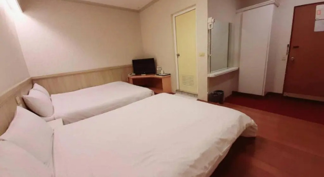 Четырёхместный номер Standard Long Cherng Hotel