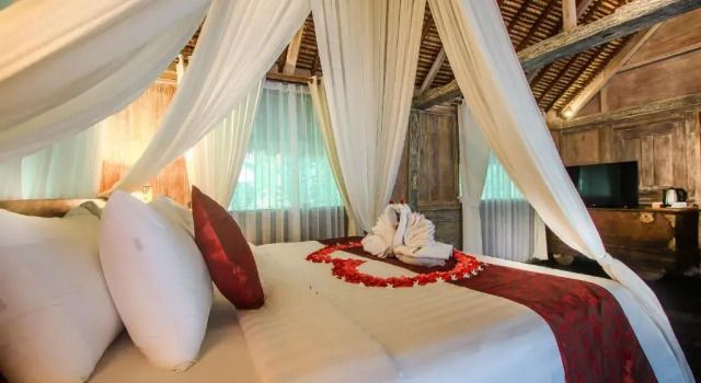 Люкс с красивым видом из окна Keramas Sacred River Retreat Resort and Villa