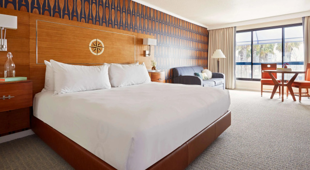 Двухместный полулюкс с видом на воду Waterfront Hotel, part of JdV by Hyatt (12381)