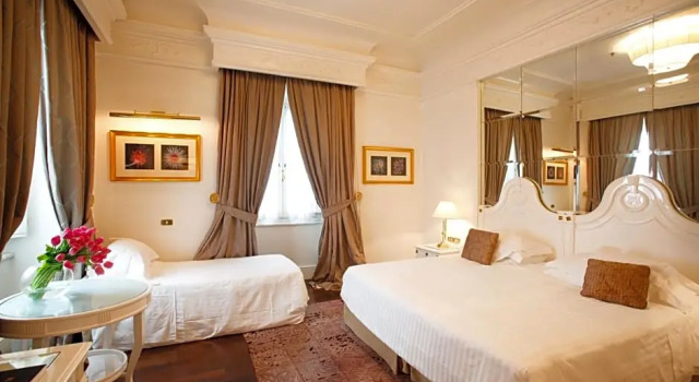 Трёхместный номер Deluxe Hotel Majestic Roma